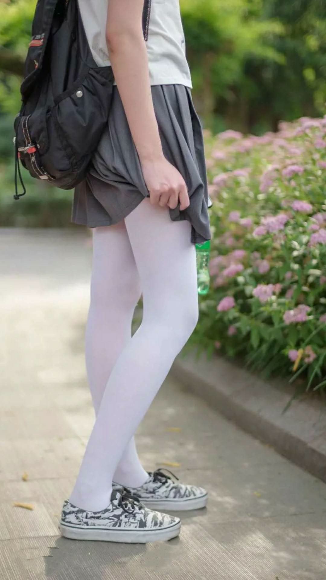 “青少年足球公益活动在边远地区落地,普及足球运动”,开展青少年足球运动的意义