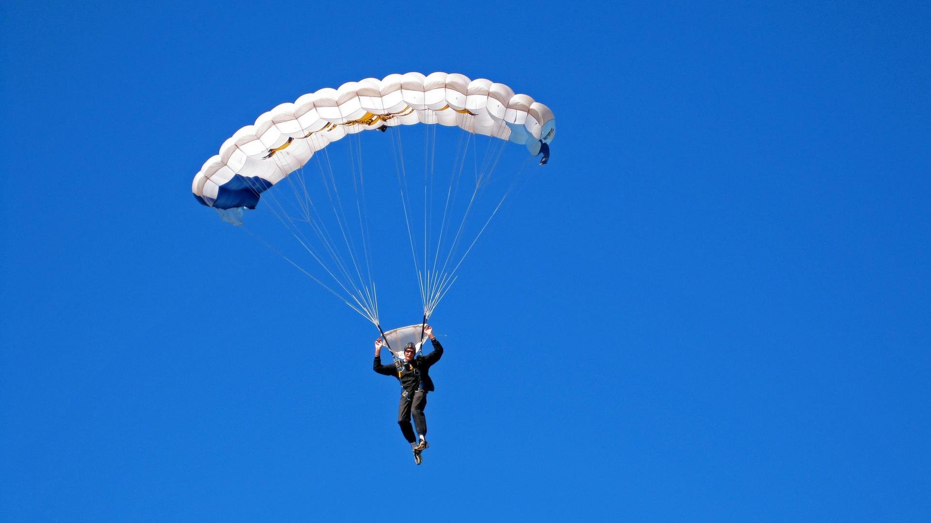 《解密:电竞职业选手的日常训练安排》,电竞选手的训练要求