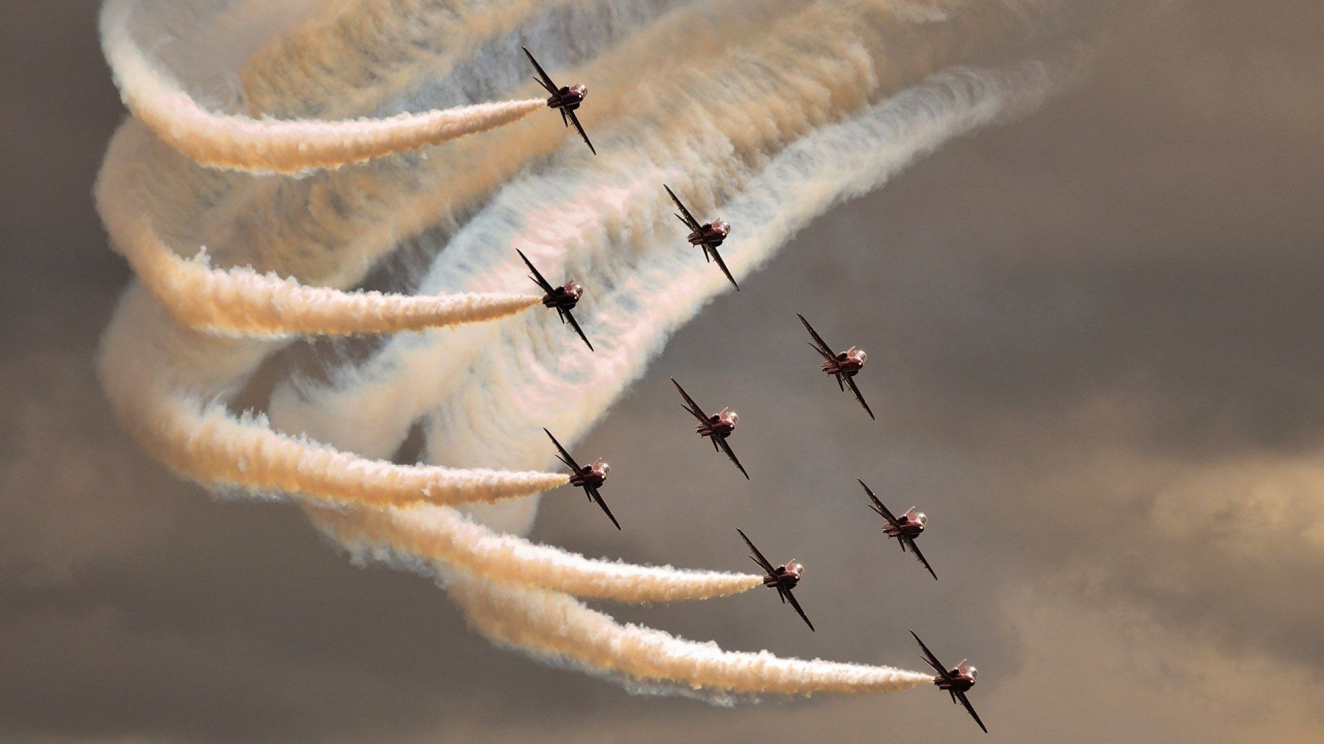 全面推进青训“跨界融合”，行业产业链逐步延伸深化