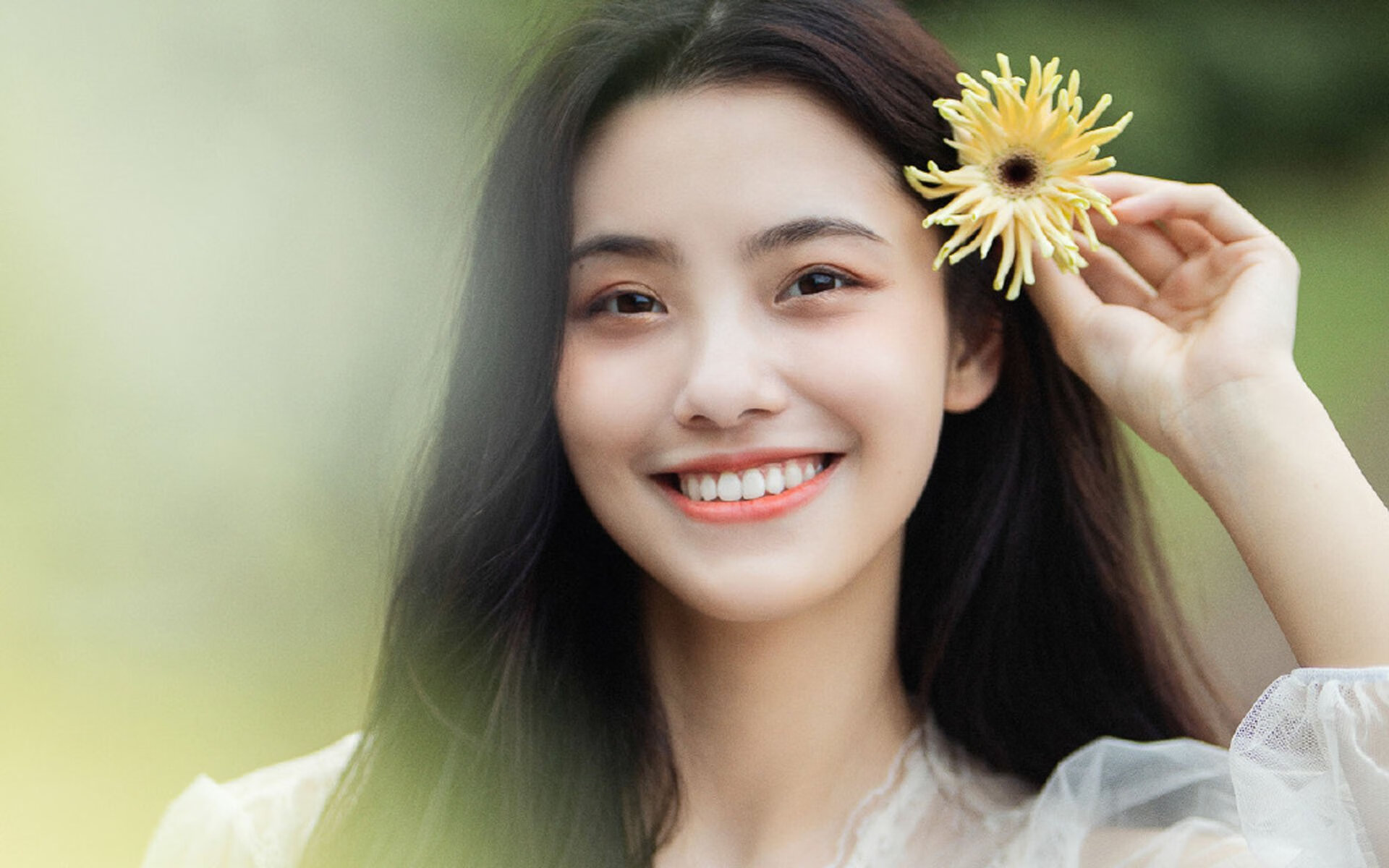 九游下载官网-卢卡·东契奇在西班牙观看篮球比赛，球迷关注其瘦身效果，卢卡·东契奇身高臂展